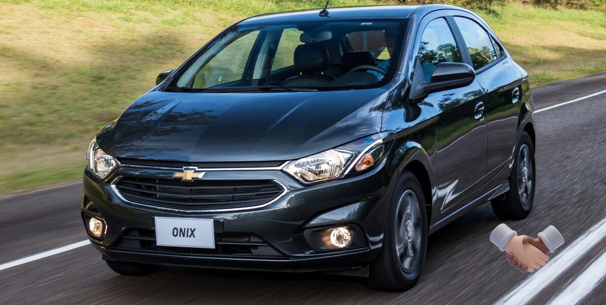 ONIX-ANDANDO-e1745244698833 Chevrolet Onix Joy x Volkswagen Polo: Qual Combina Mais Com Seu Estilo?